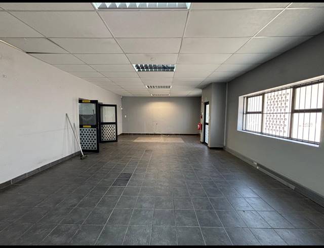 1,054M² FACTORY TO LET IN ATLAS GARDENS